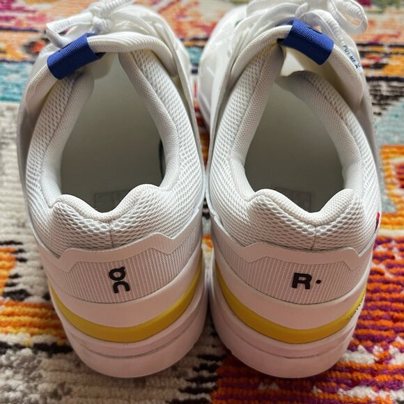 ON ROGER PRO TENNIS SHOE SIZE 10.5 MENS (WORN TWICE - IN GREAT SHAPE) - Picture 4 of 8